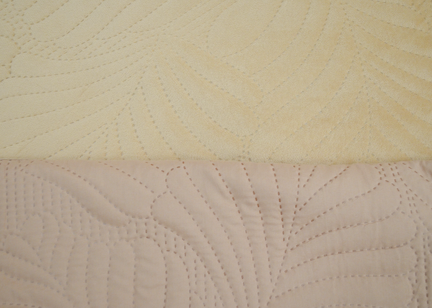 Colcha Durazno Matrimonial Beige
